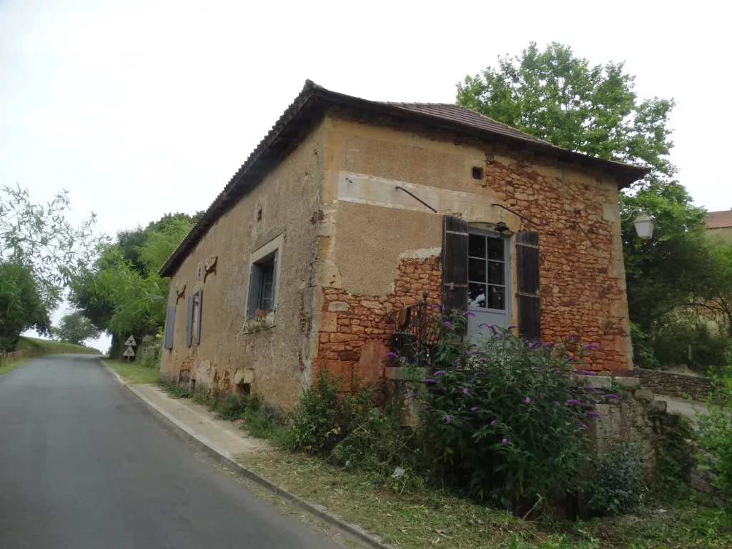 Maison Ancienne à Biron sous la Garde du Château 