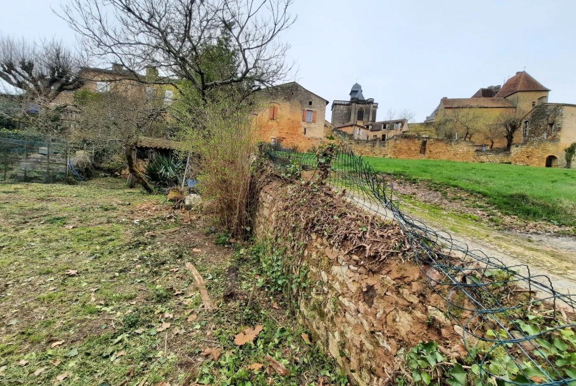 Maison Ancienne à Biron sous la Garde du Château 