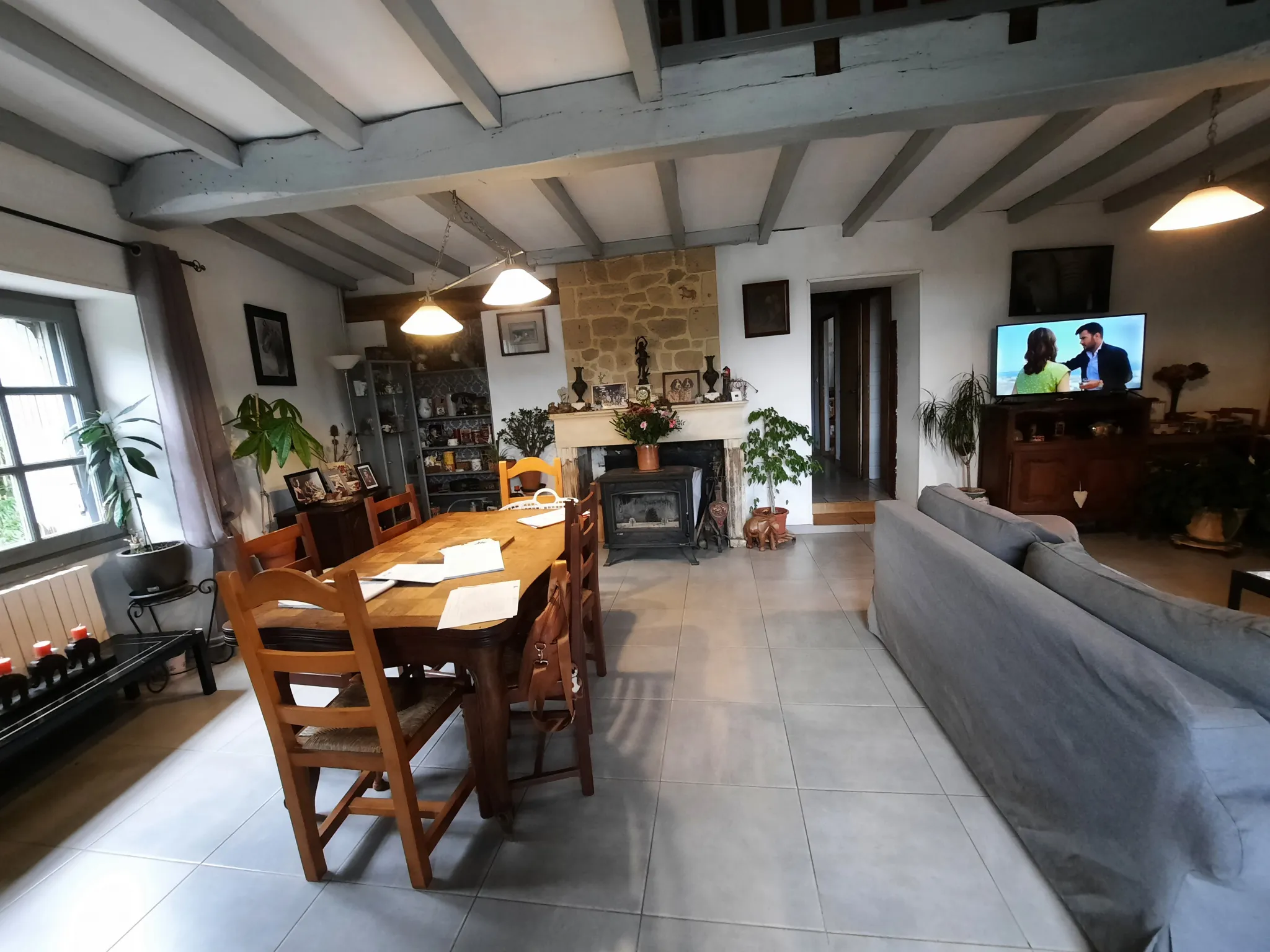 Maison Ancienne à Biron sous la Garde du Château 