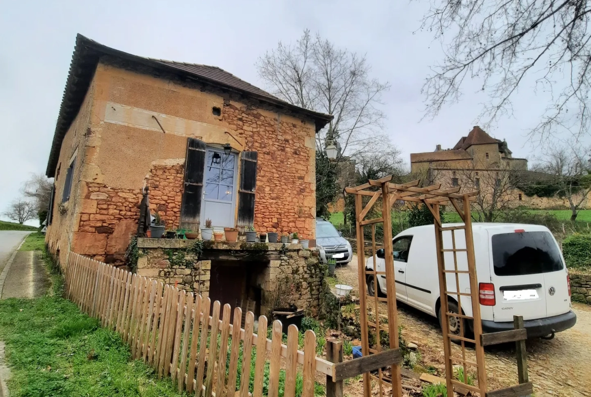 Maison Ancienne à Biron sous la Garde du Château 