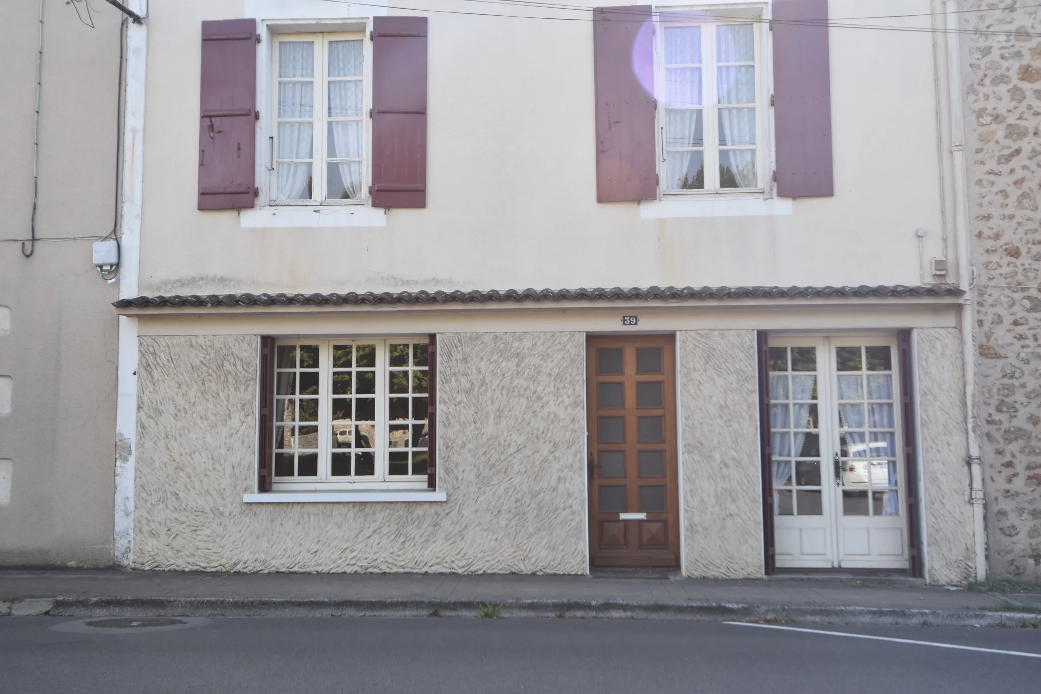 Maison de bourg à Montbron avec cour intérieure 