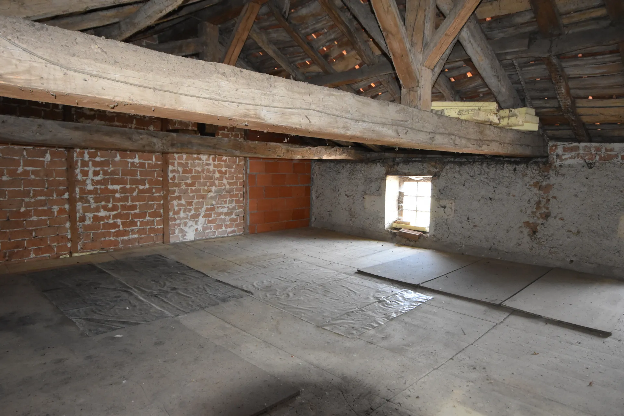 Maison de bourg à Montbron avec cour intérieure 