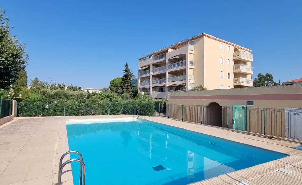 Appartement 2 pièces à Fréjus avec vue dégagée 