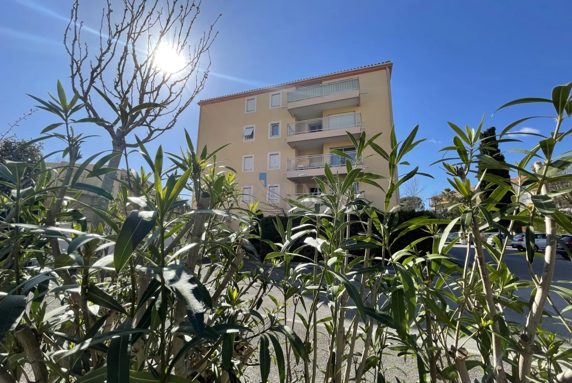 Appartement 2 pièces à Fréjus avec vue dégagée 