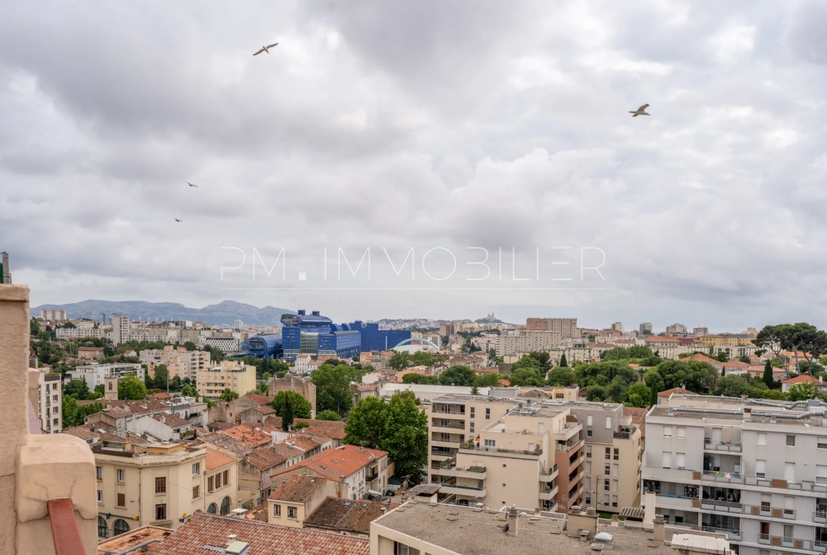 Appartement avec terrasse et vue panoramique à Marseille 13ème 