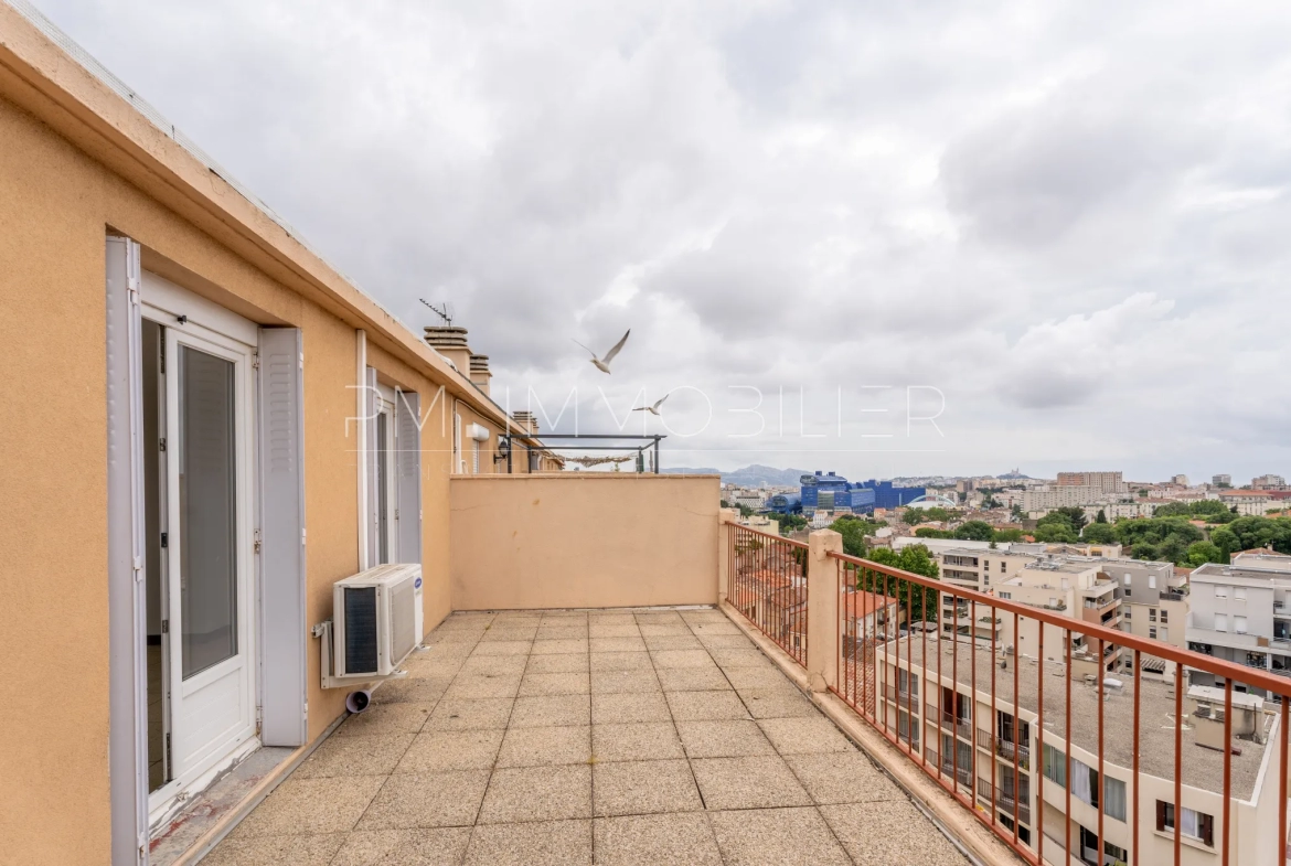 Appartement avec terrasse et vue panoramique à Marseille 13ème 