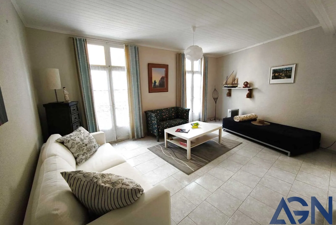 À VENDRE :Triplex au Centre Ville d'Agde, Proche des Berges de l'Hérault 