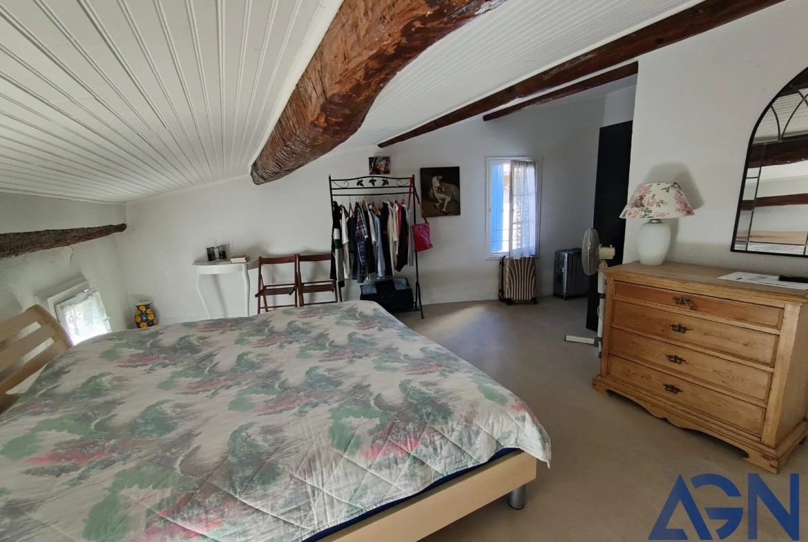 À VENDRE :Triplex au Centre Ville d'Agde, Proche des Berges de l'Hérault 