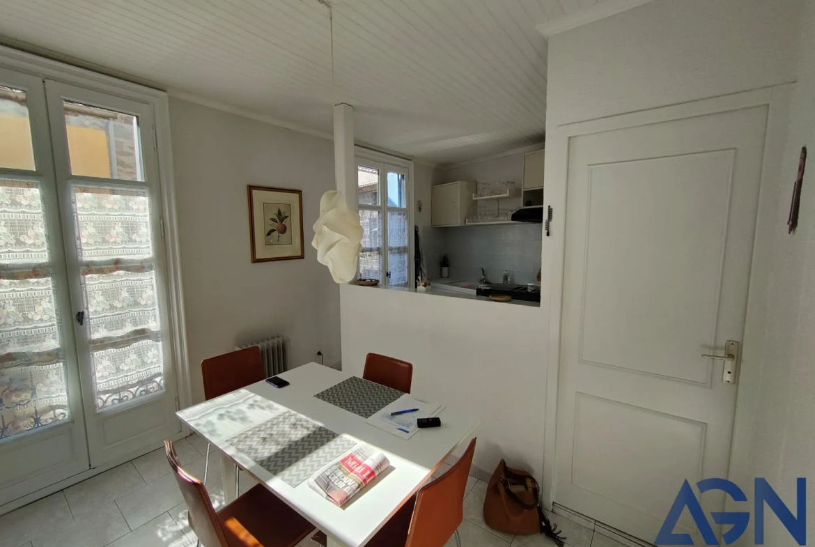 À VENDRE :Triplex au Centre Ville d'Agde, Proche des Berges de l'Hérault 