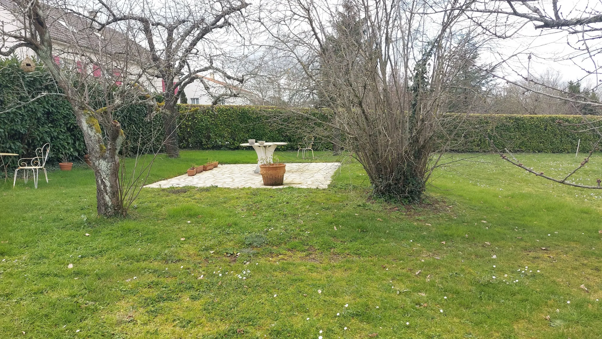 Pavillon individuel à Sciecq avec piscine et jardin spacieux 