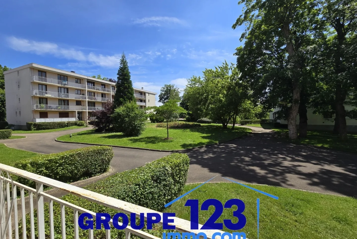 Appartement spacieux avec balcon et parking à Auxerre 