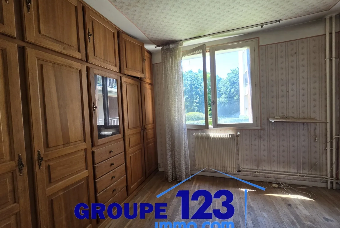 Appartement spacieux avec balcon et parking à Auxerre 