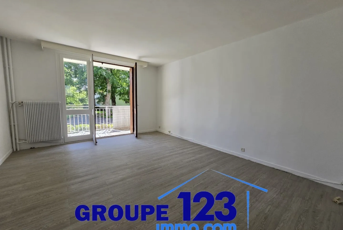 Appartement spacieux avec balcon et parking à Auxerre 