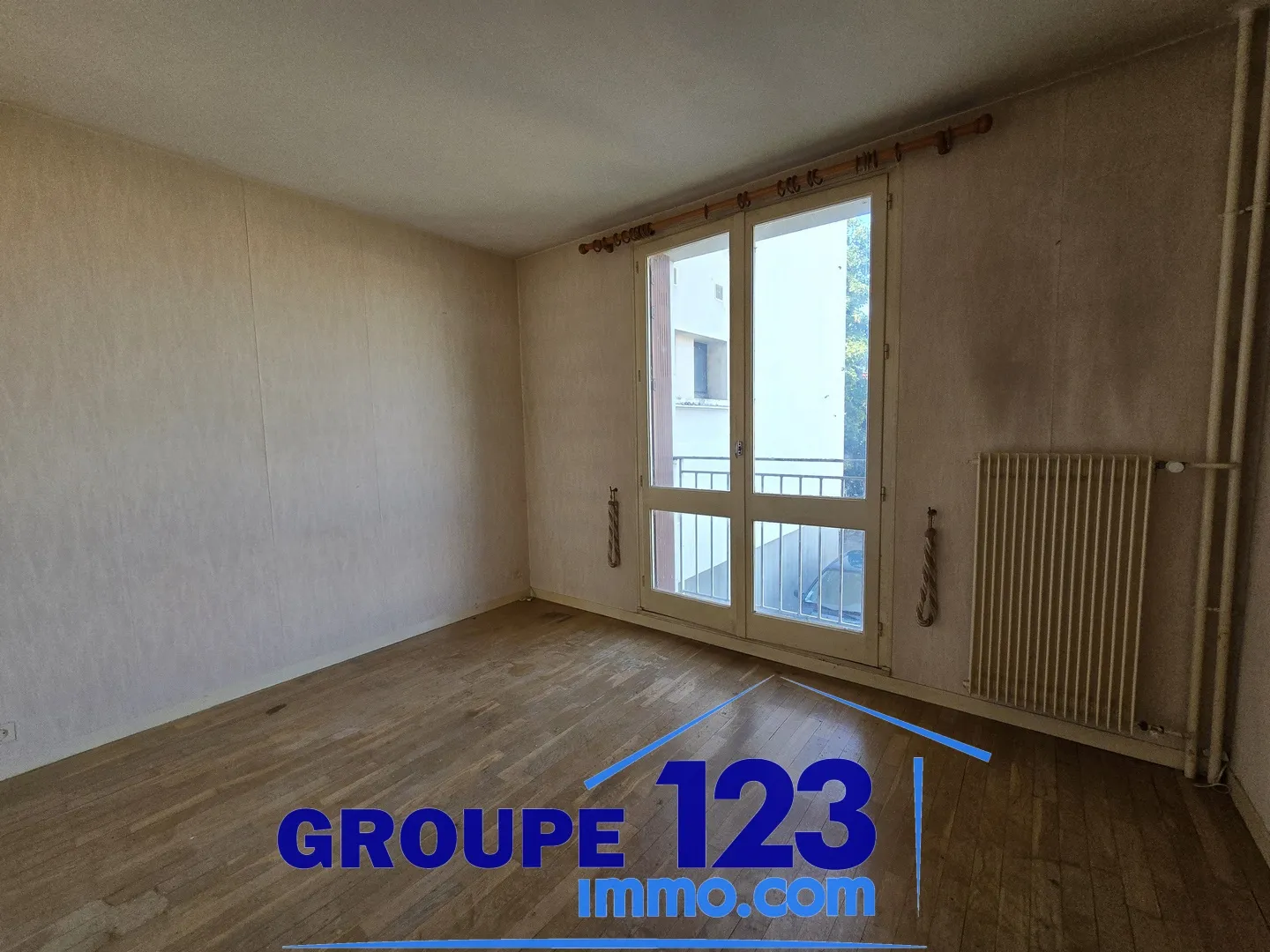 Appartement spacieux avec balcon et parking à Auxerre 