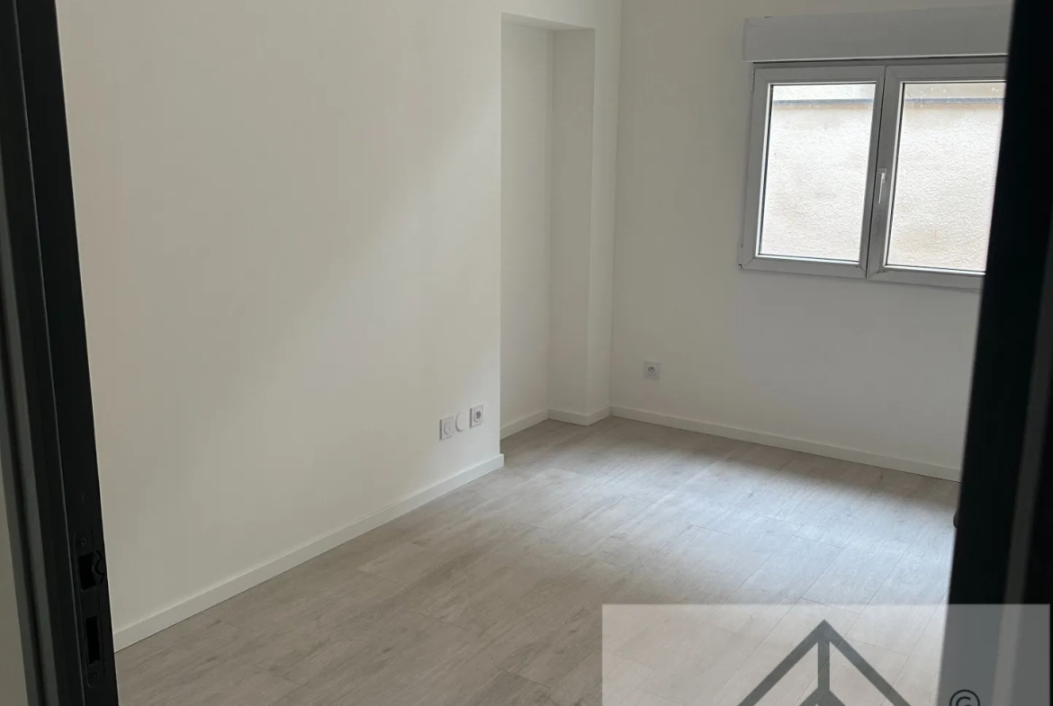 Appartement rénové à proximité de la gare de Roanne 