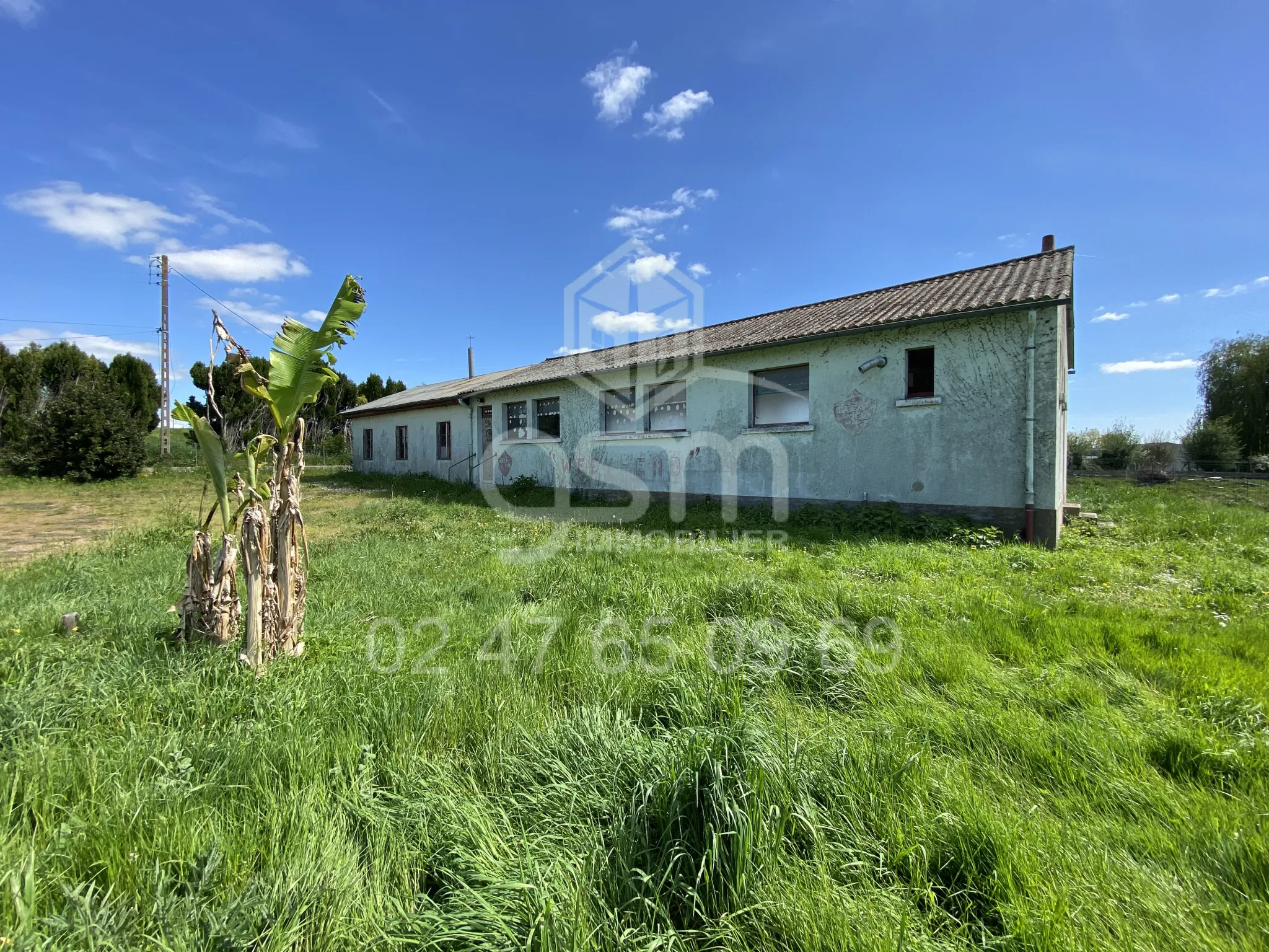 Pavillon 4 pièces sur 3489 M2 de terrain à Pouzay 