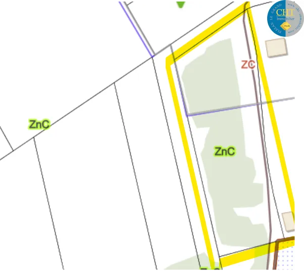 Terrain constructible et arboré d'environ 4 423m2 à Porcaro 