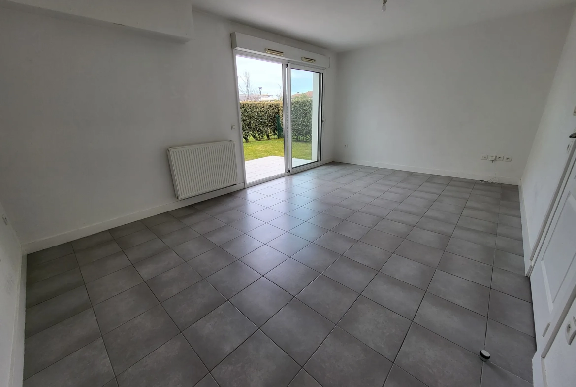 Appartement T1 avec Jardin dans Résidence avec Piscine à Anglet 