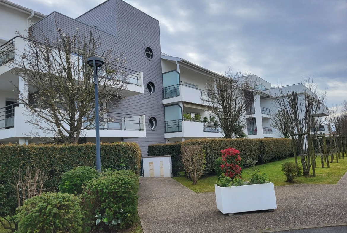 Appartement T1 avec Jardin dans Résidence avec Piscine à Anglet 