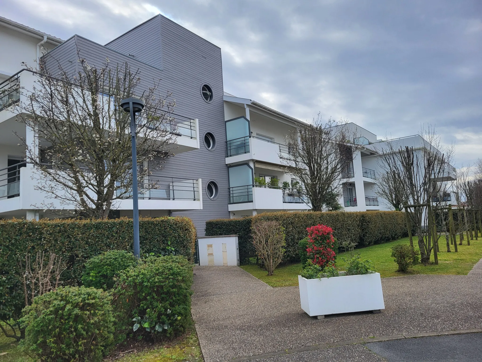 Appartement T1 avec Jardin dans Résidence avec Piscine à Anglet 