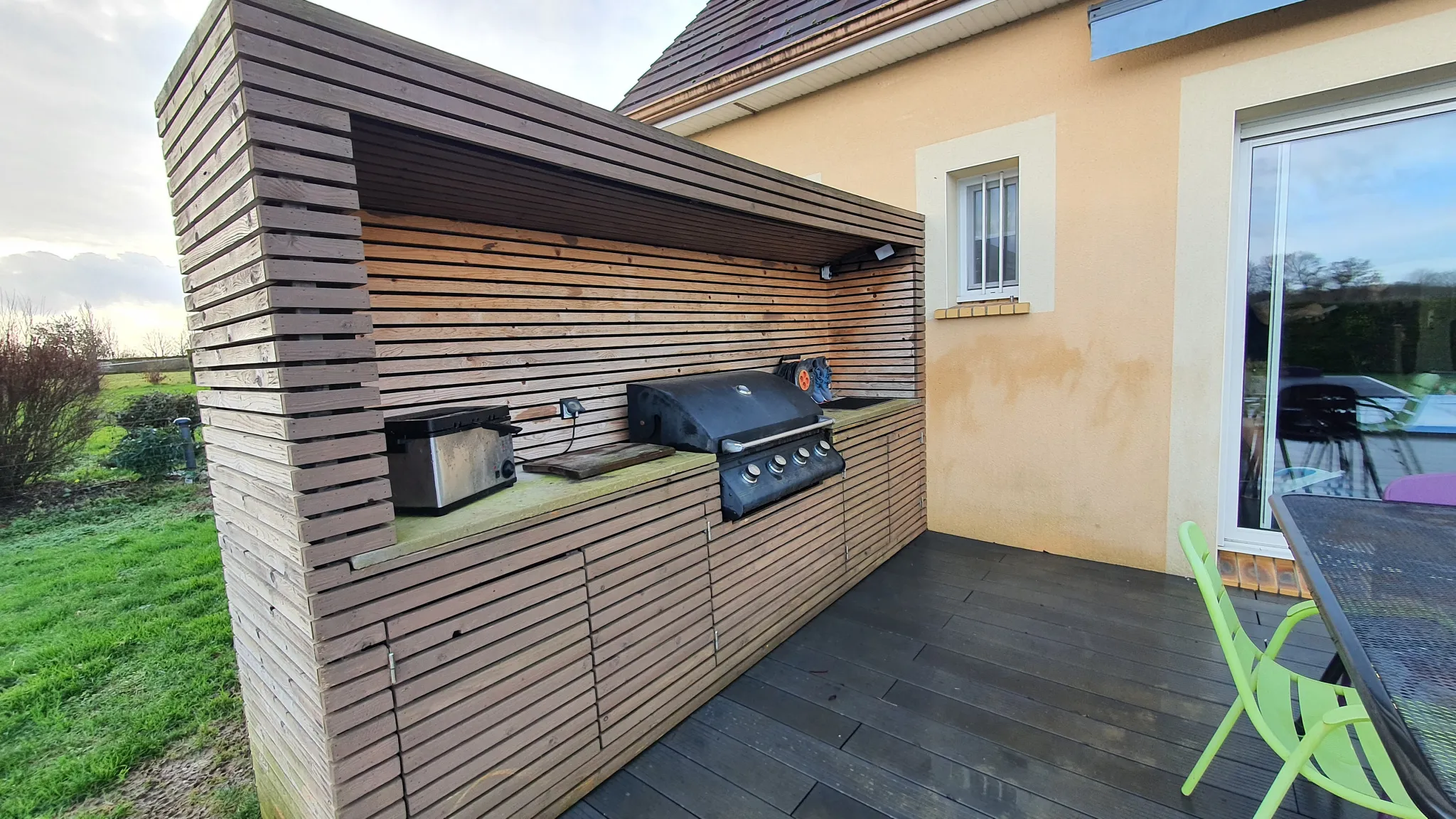 Pavillon avec Piscine et Studios à Semalle 