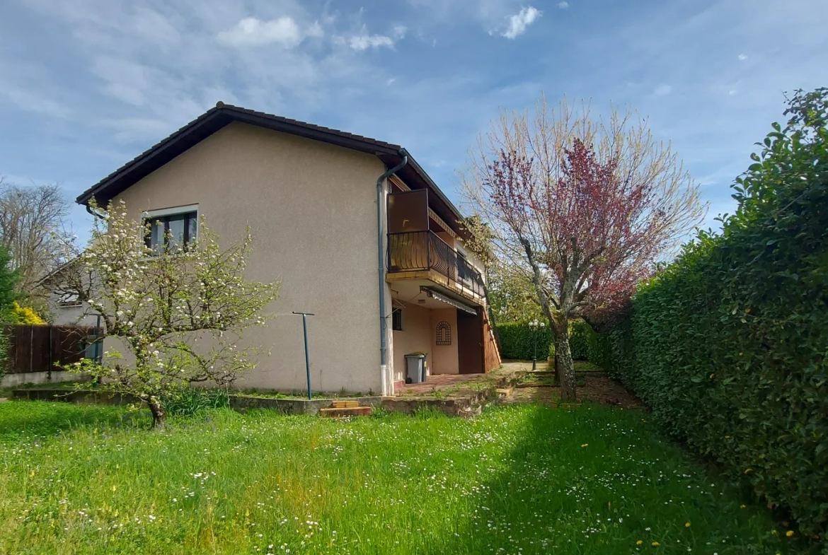 Maison de 120m2 à Pont-Évêque avec Grand Garage et Balcon 