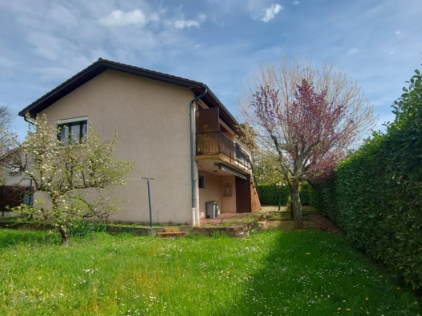 Maison de 120m2 à Pont-Évêque avec Grand Garage et Balcon