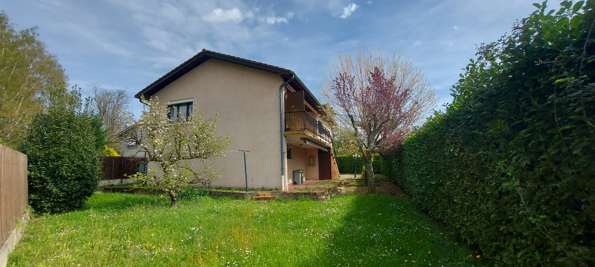 Maison de 120m2 à Pont-Évêque avec Grand Garage et Balcon 