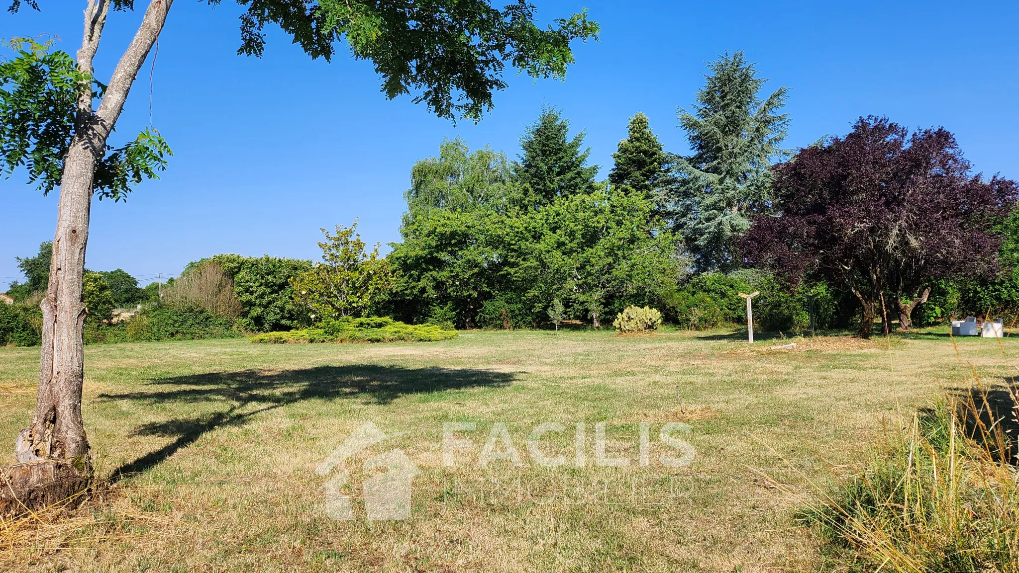 Maison Spacieuse et Lumineuse avec Parc Arboré à La Rochette 