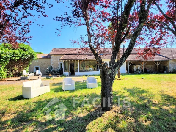 Maison Spacieuse et Lumineuse avec Parc Arboré à La Rochette