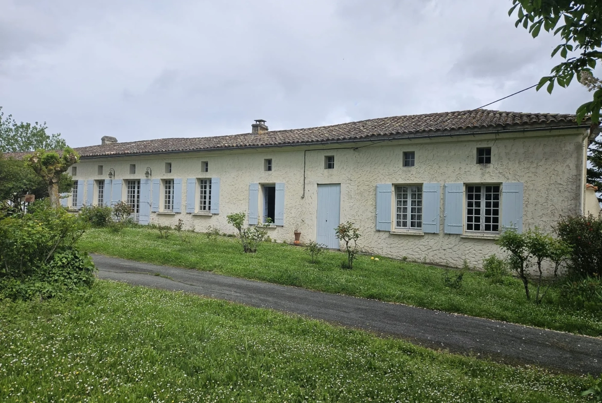 Belle Longère avec Dépendances à St Vincent de Pertignas 