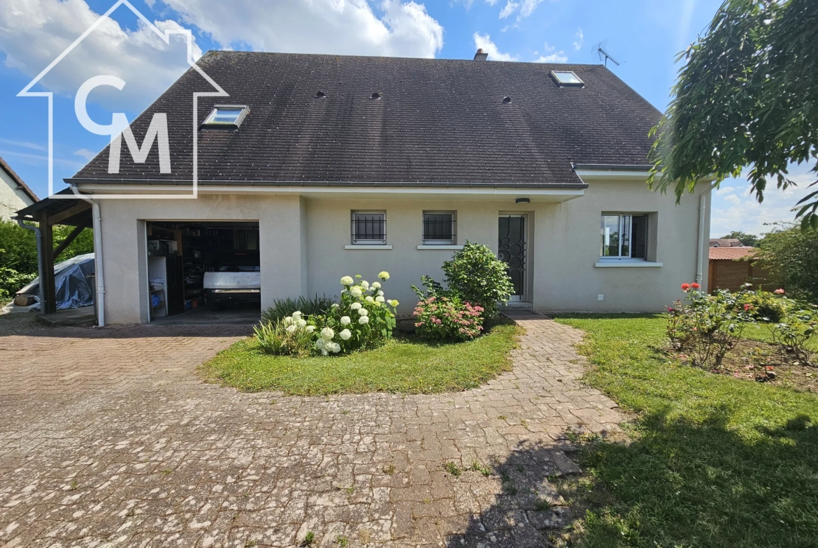 Spacieuse maison 127 m2 avec piscine à Cormeray 