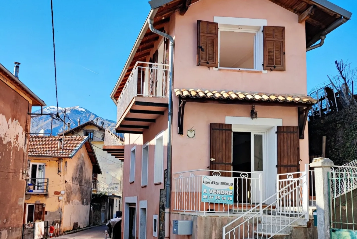 Maison de Village Indépendante à Belvédère avec Jardin Potager 