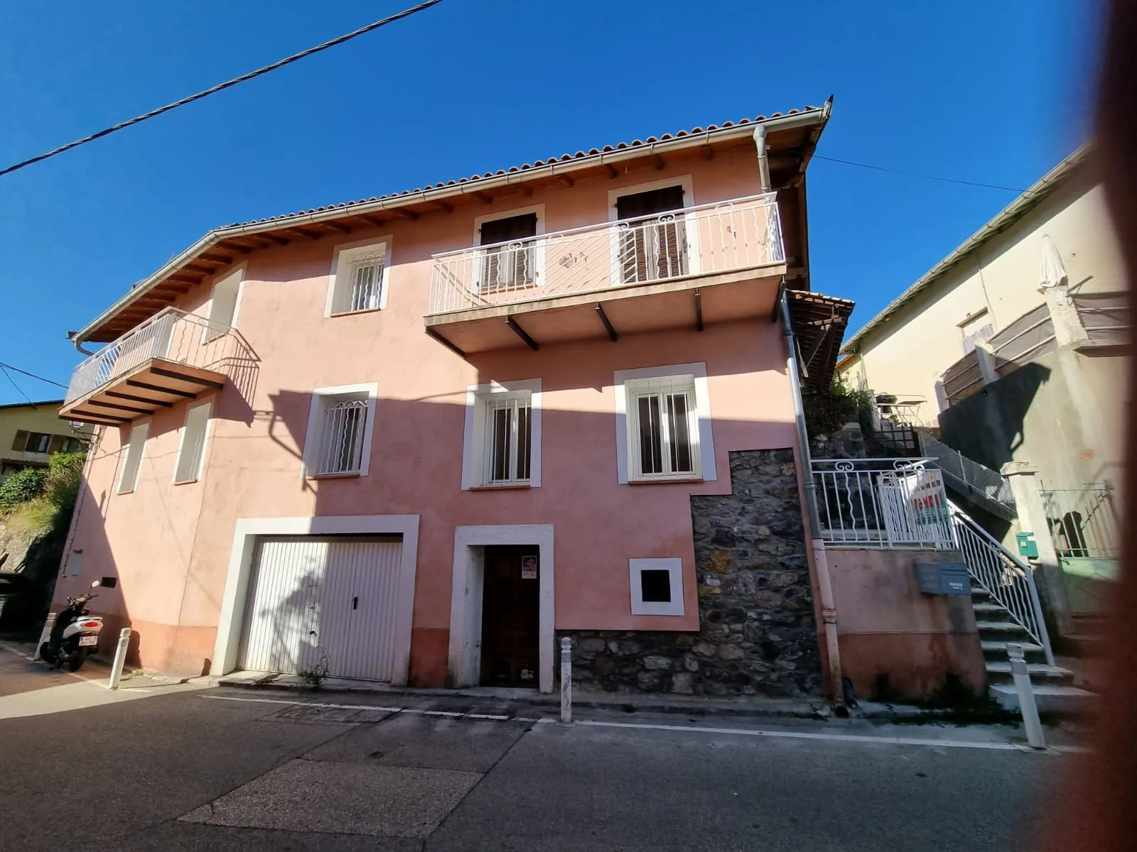 Maison de Village Indépendante à Belvédère avec Jardin Potager 