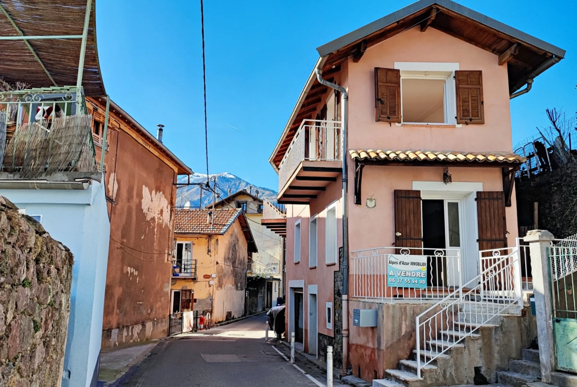 Maison de Village Indépendante à Belvédère avec Jardin Potager 