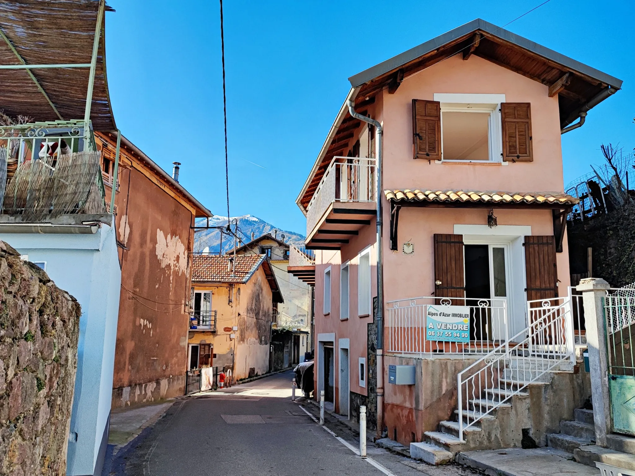 Maison de Village Indépendante à Belvédère avec Jardin Potager 