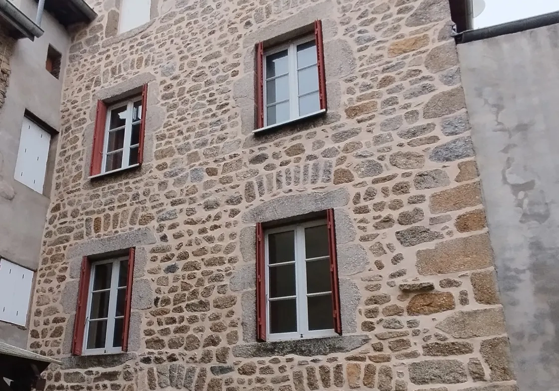 Maison de ville à Thiers avec 5 chambres 