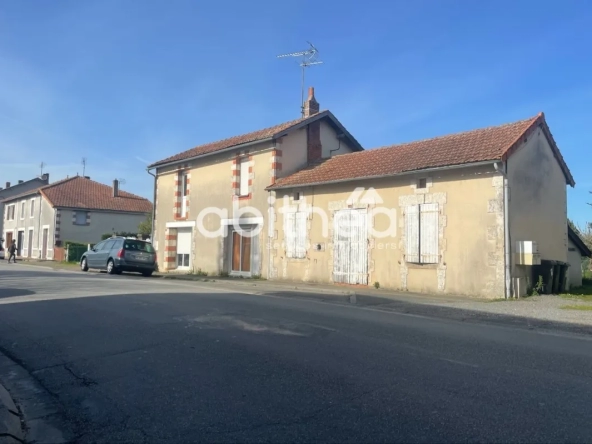 Immeuble à Roumazières-Loubert avec 3 Appartements