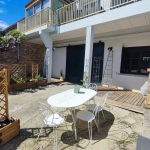 Maison rénovée avec cour, garage et terrasse à Azille