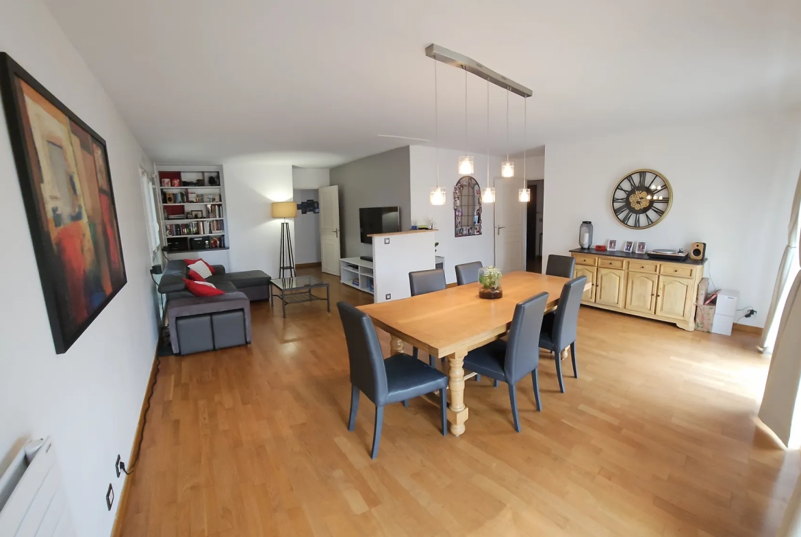 Appartement lumineux à Elancourt / La Villedieu de 97,59 m2 avec 3 chambres 