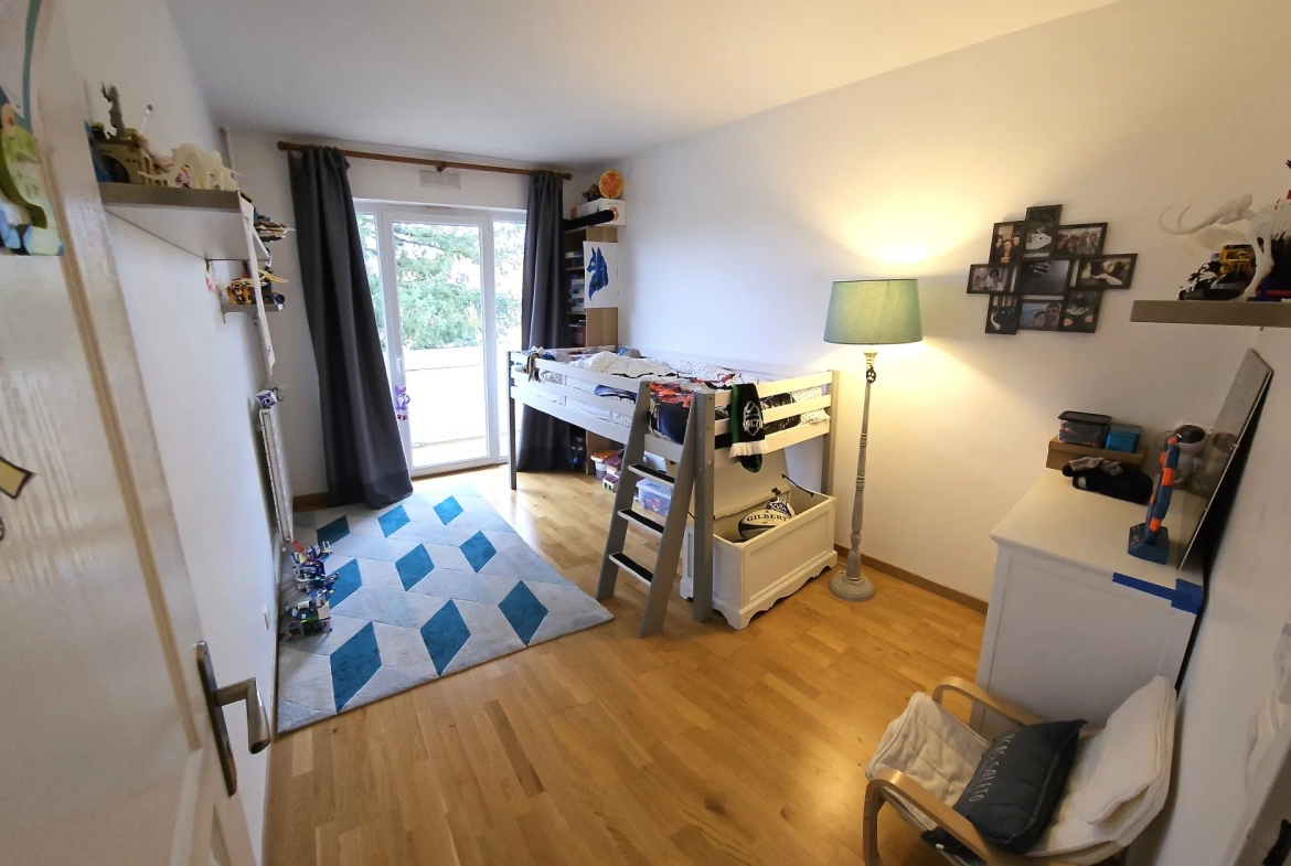 Appartement lumineux à Elancourt / La Villedieu de 97,59 m2 avec 3 chambres 