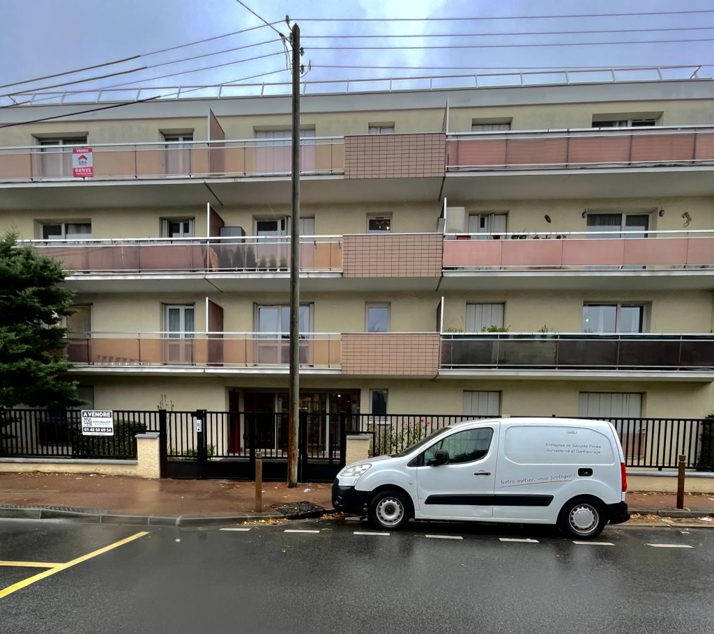 Appartement F2 à Livry-Gargan avec cave et parking