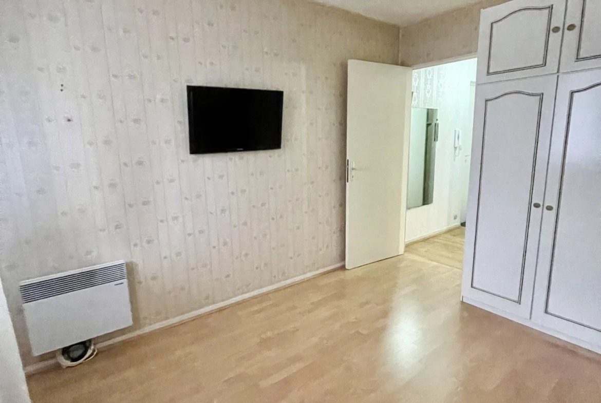 Appartement F2 à Livry-Gargan avec cave et parking 