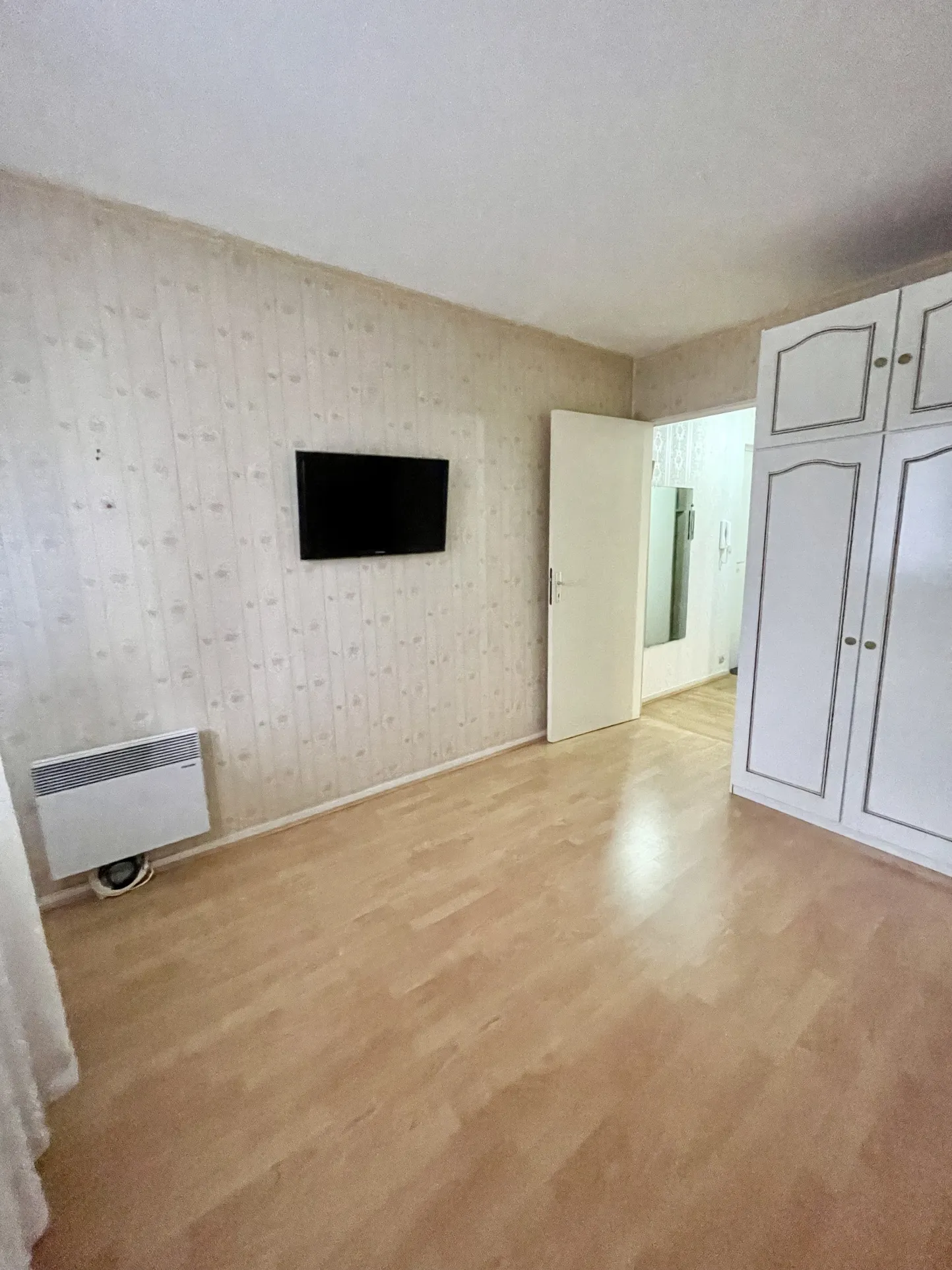 Appartement F2 à Livry-Gargan avec cave et parking 