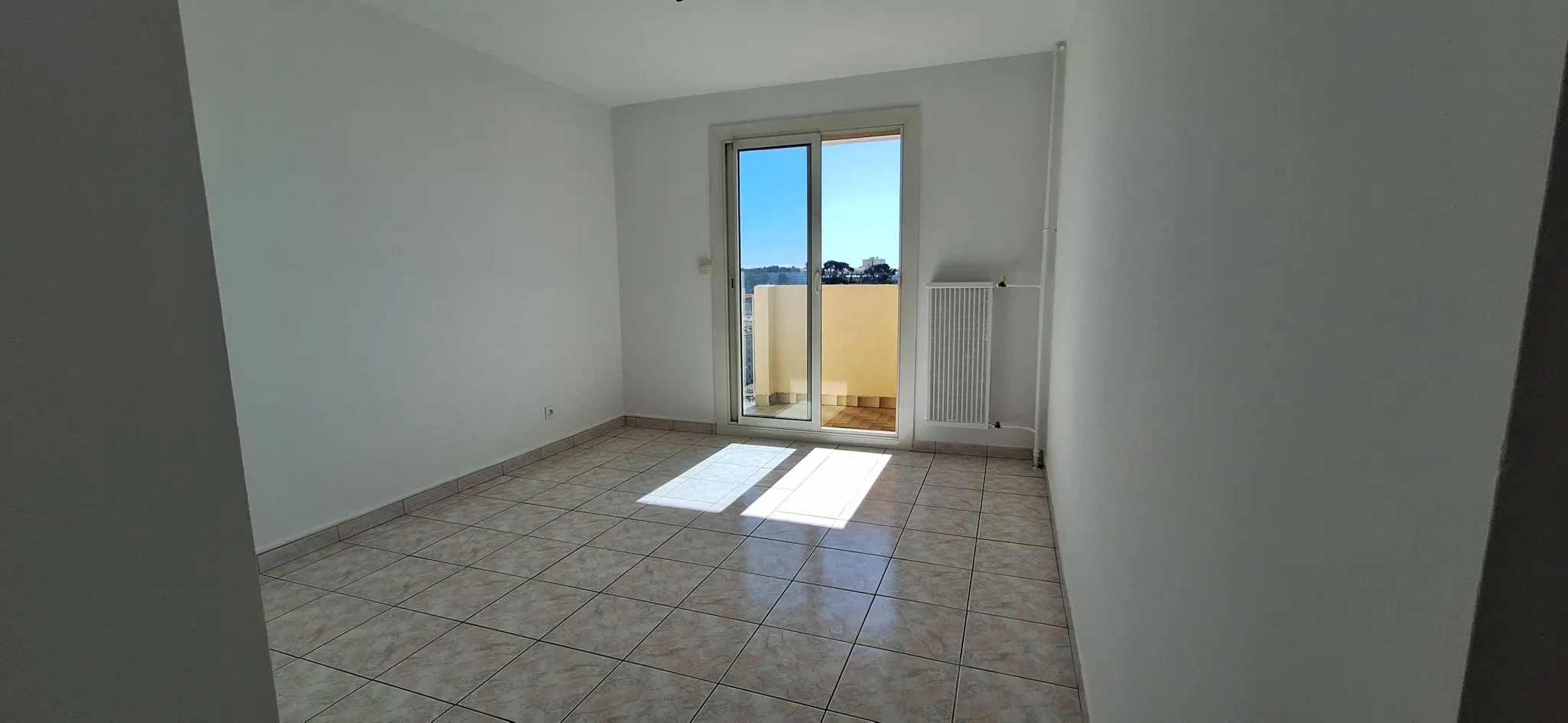 Appartement rénové avec vue sur le Mourillon et le Faron à Toulon 