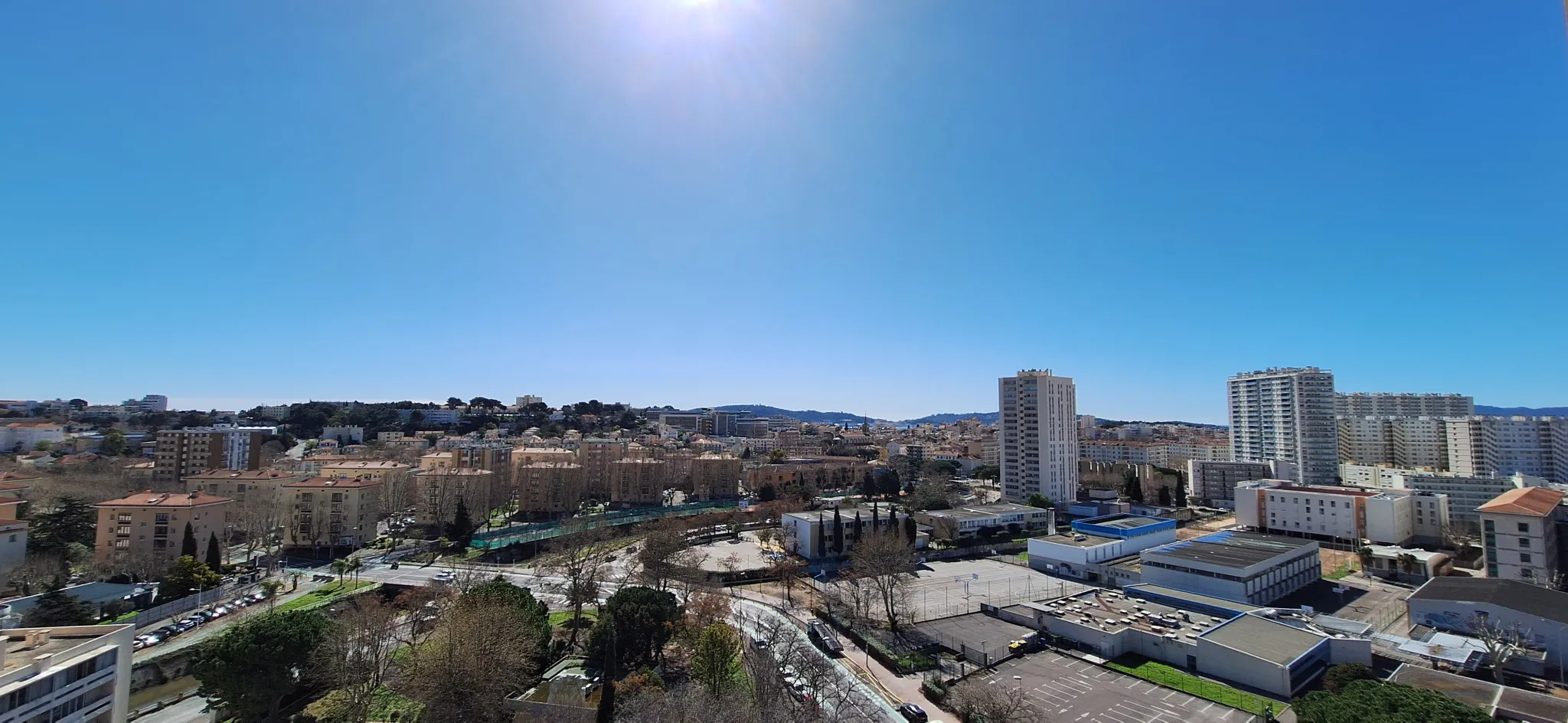 Appartement rénové avec vue sur le Mourillon et le Faron à Toulon 