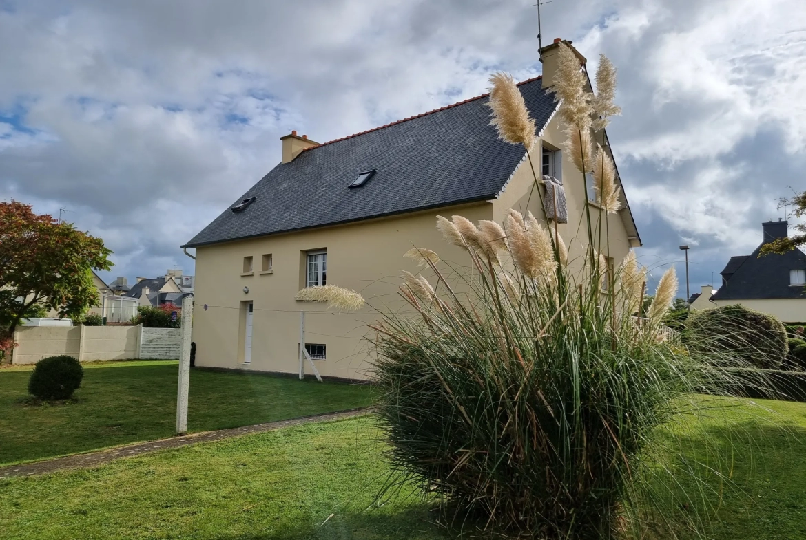 Maison à Plestan avec 4 Chambres 