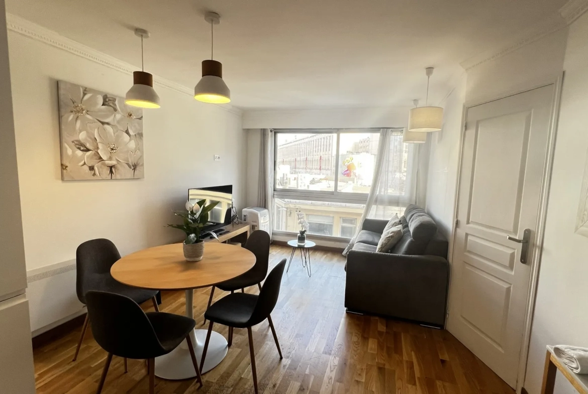 Appartement 2 pièces rénové au coeur du Carré d'Or 