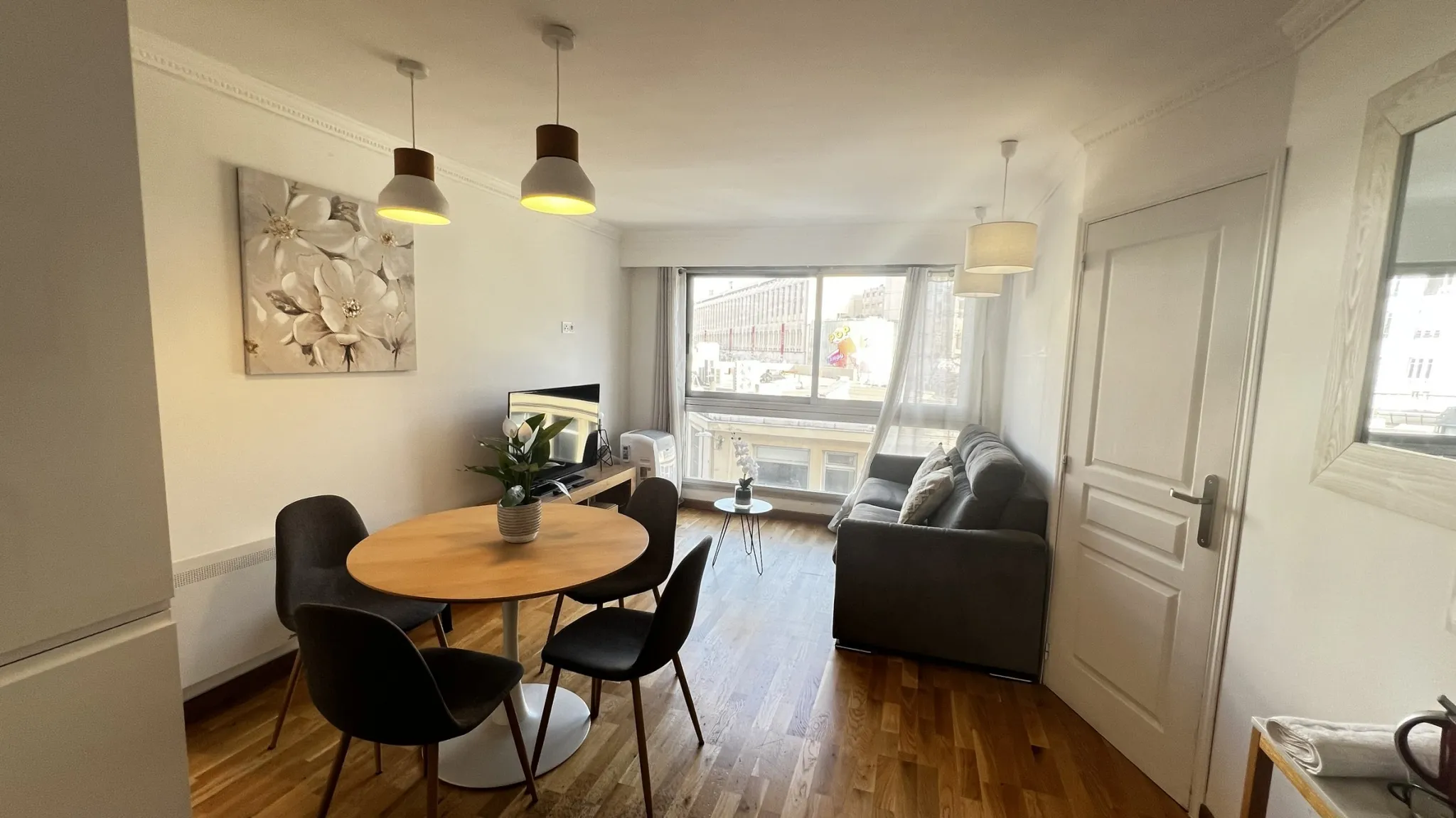 Appartement 2 pièces rénové au coeur du Carré d'Or 