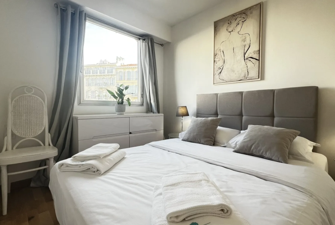 Appartement 2 pièces rénové au coeur du Carré d'Or 